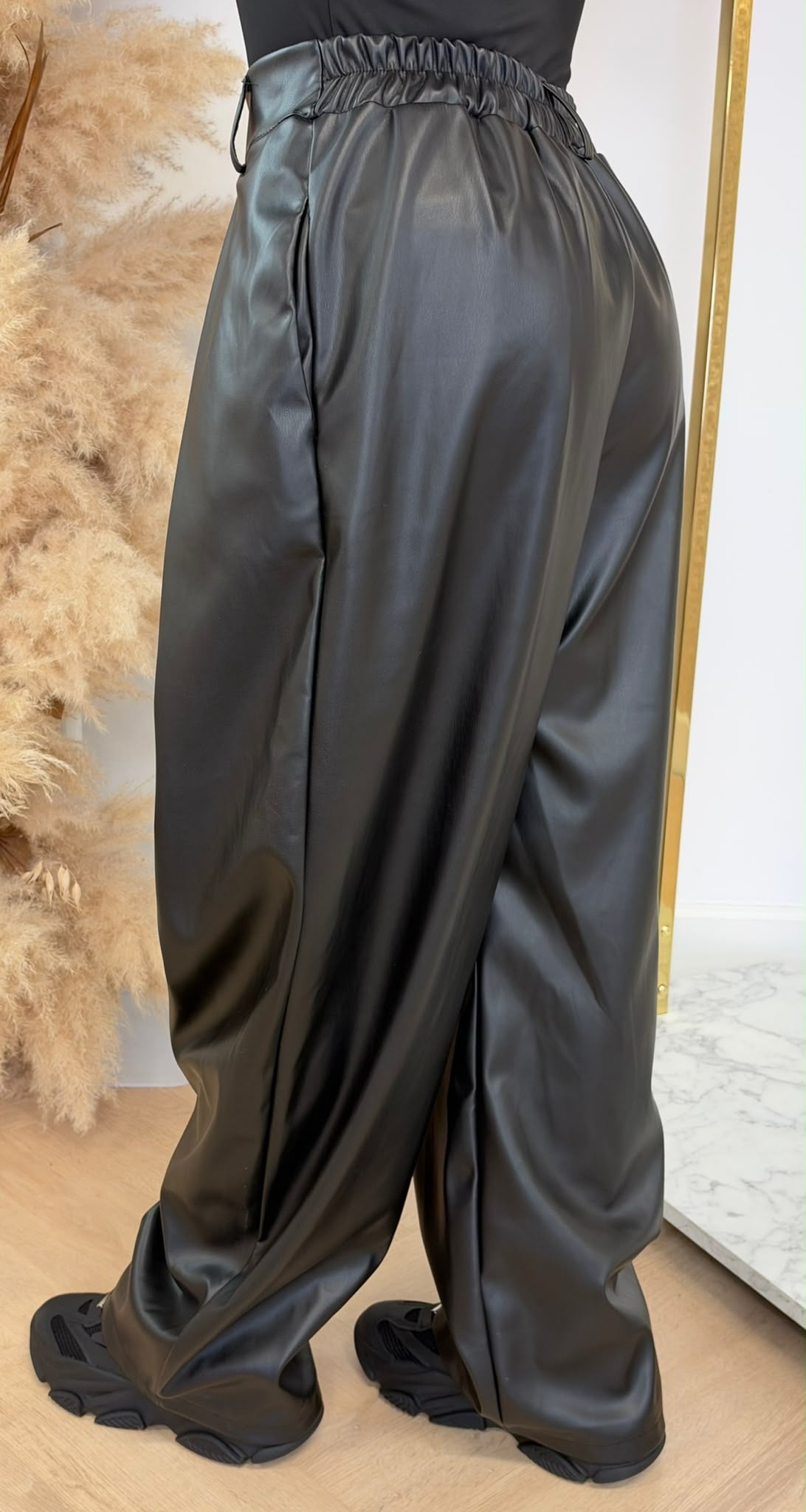 LEATHER LOOK BALLOON PANTS BLACK