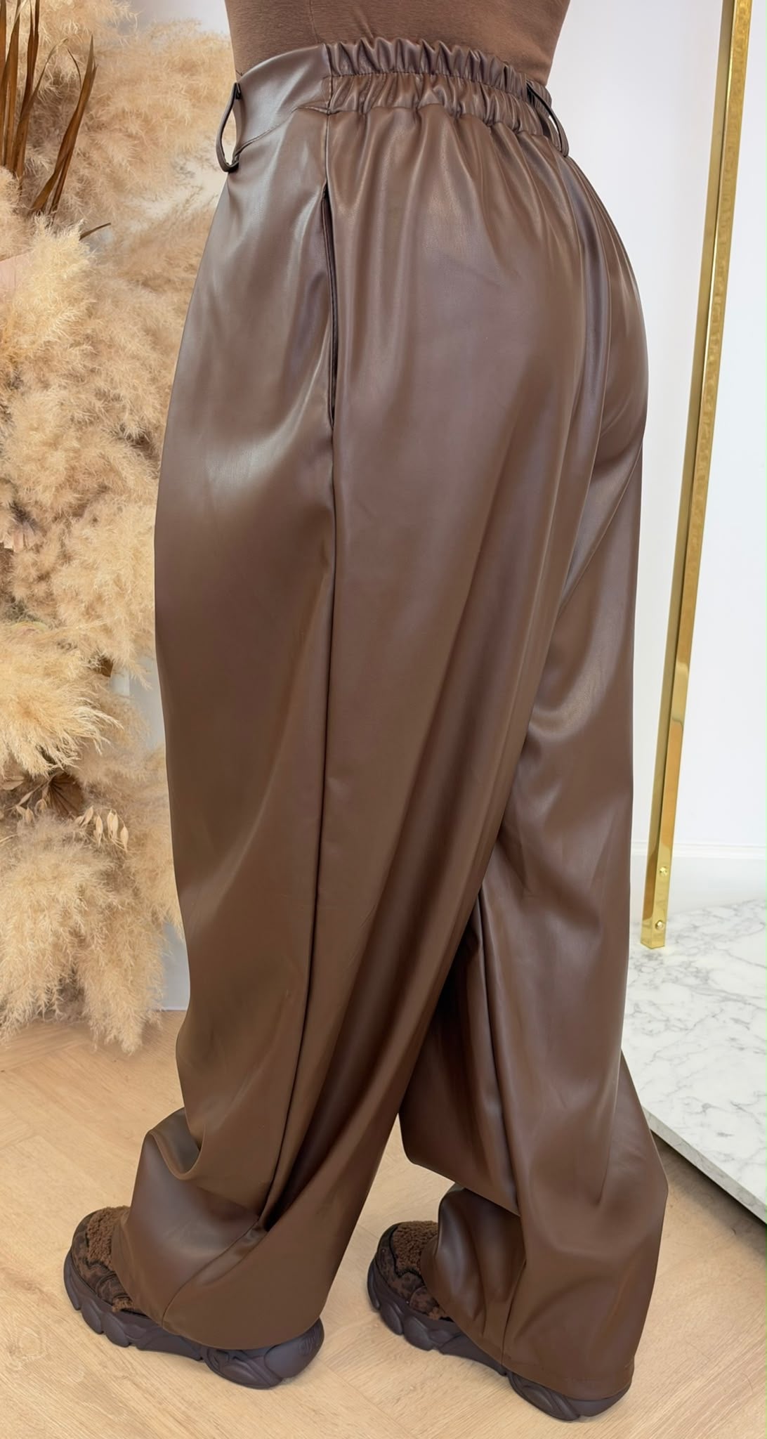 LEATHER LOOK BALLOON PANTS CHOCO