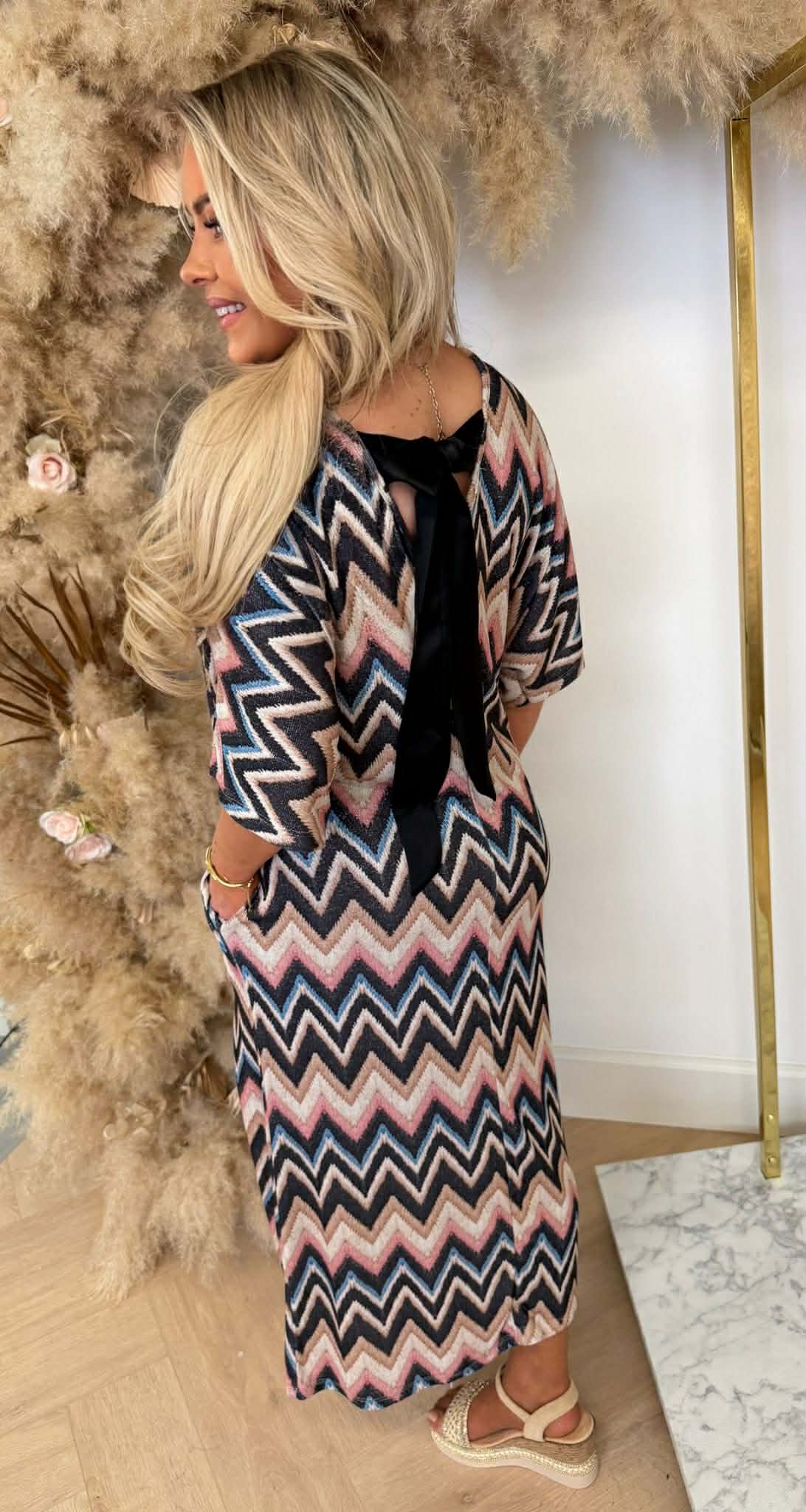 COLORFULL ZIGZAG STRIK DRESS BLACK