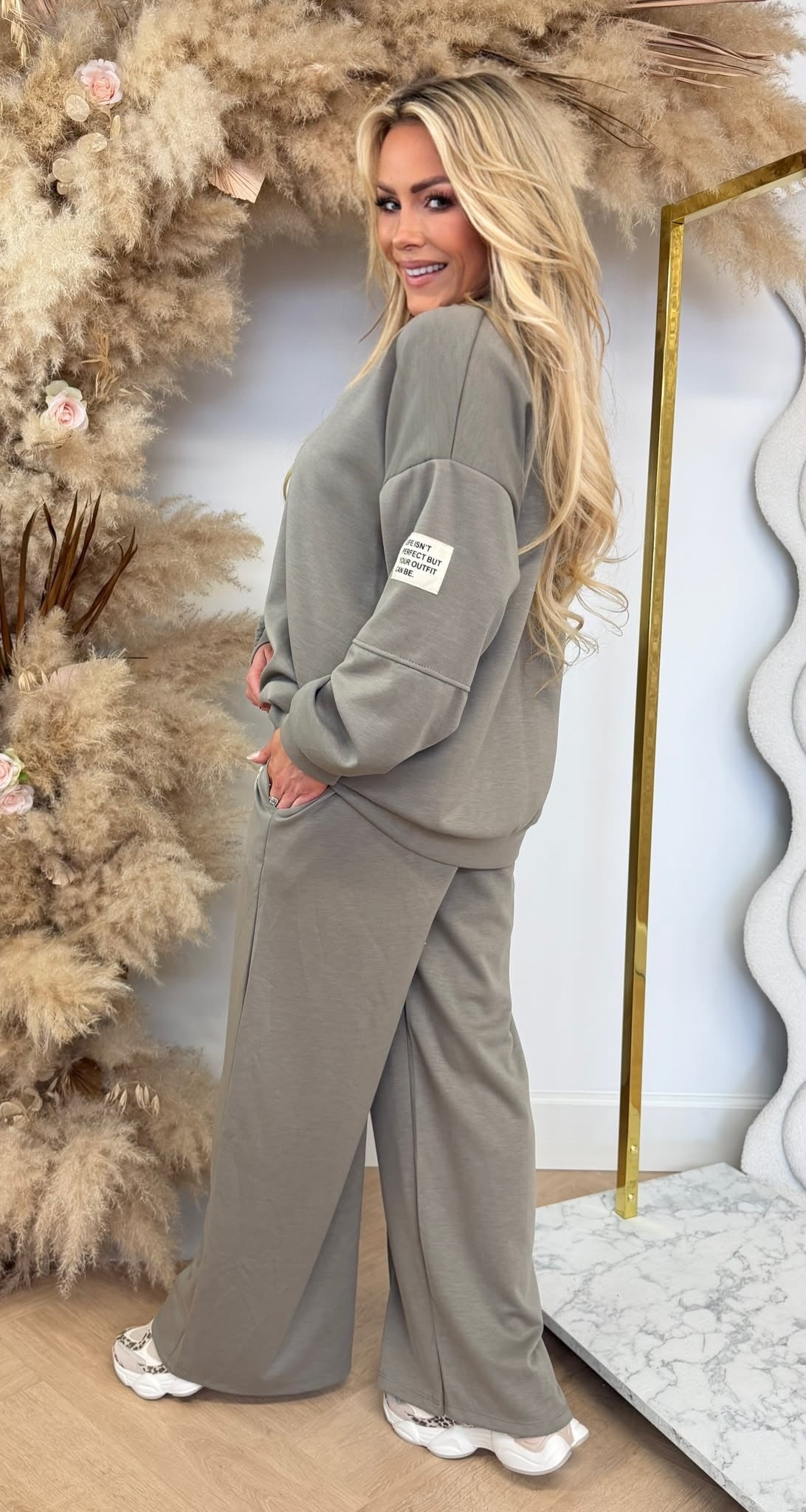 MANOU NEW EMBLEEM SET TAUPE
