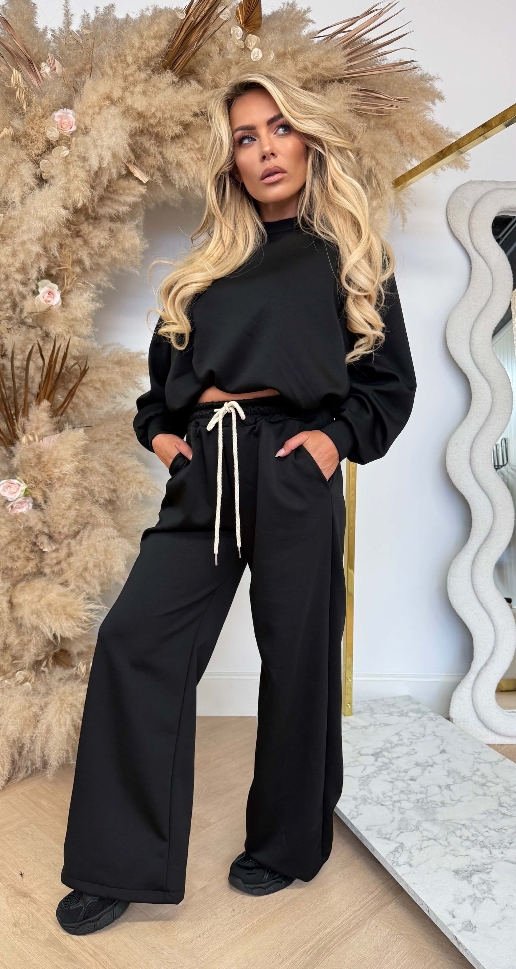 MELLY CROPPED PUFFY SET BLACK
