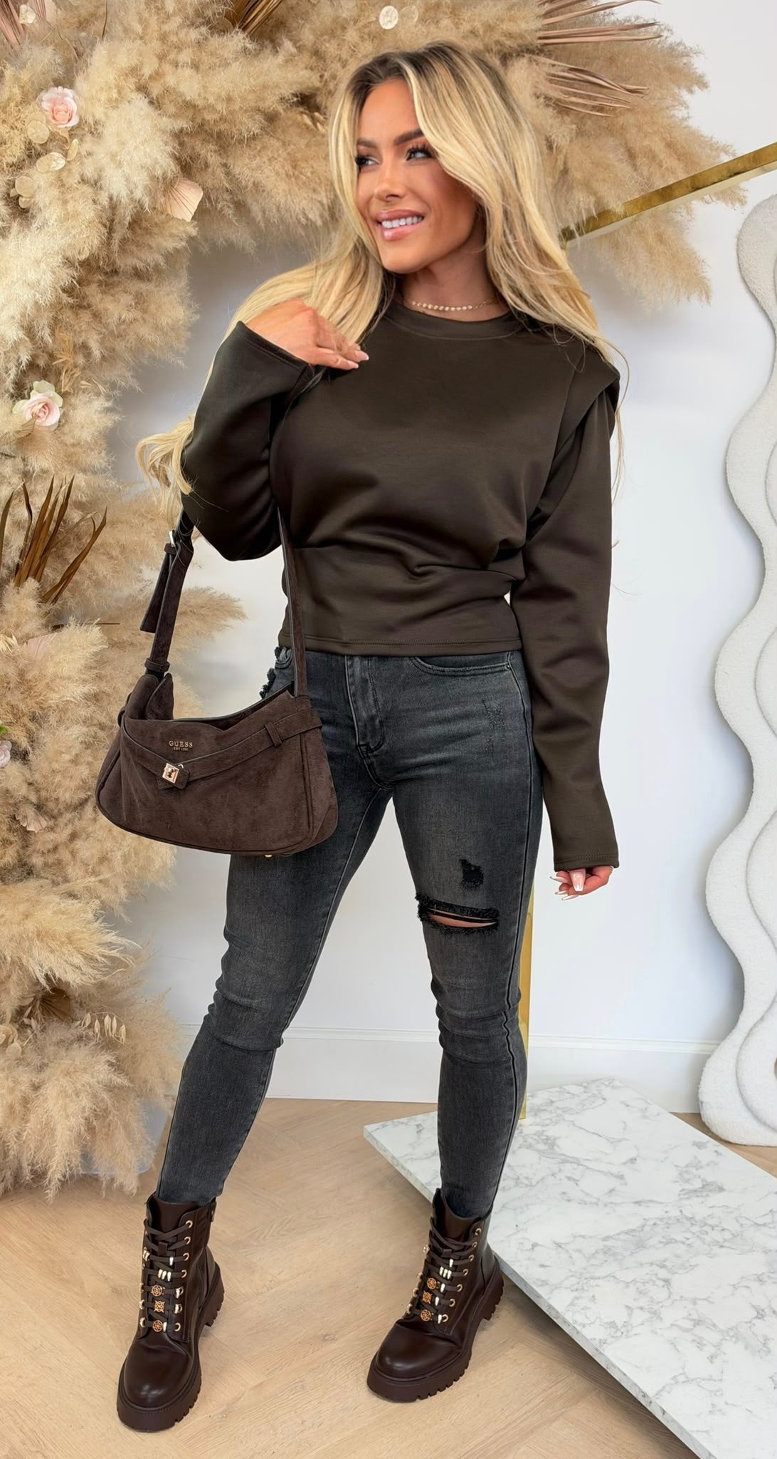PADDED SHOULDER LONGSLEEVE CHOCO