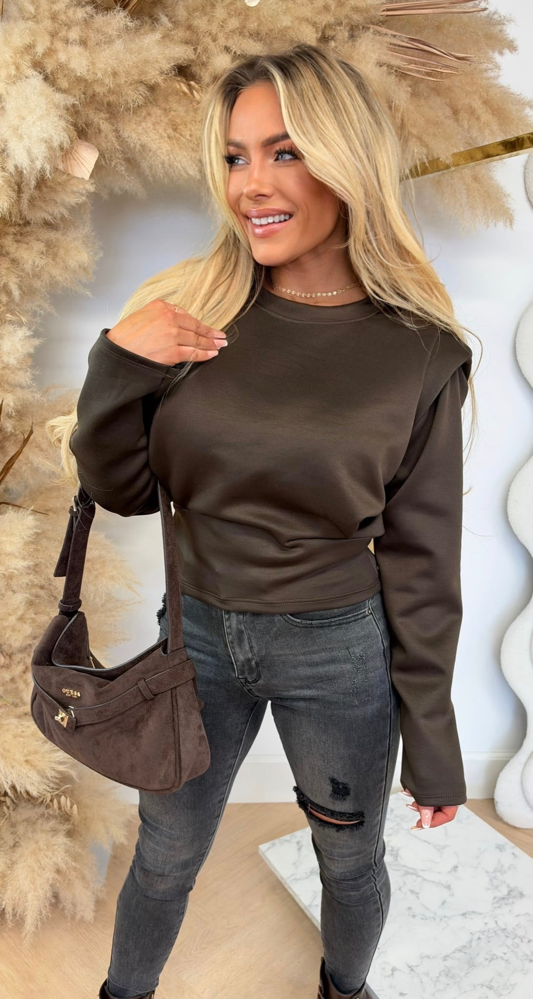 PADDED SHOULDER LONGSLEEVE CHOCO
