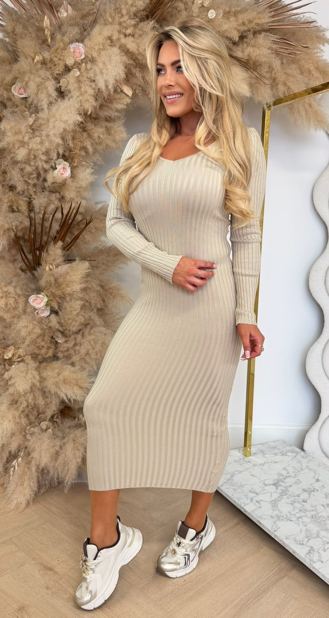 KAYLLA V HALS RIB DRESS 9850 BEIGE