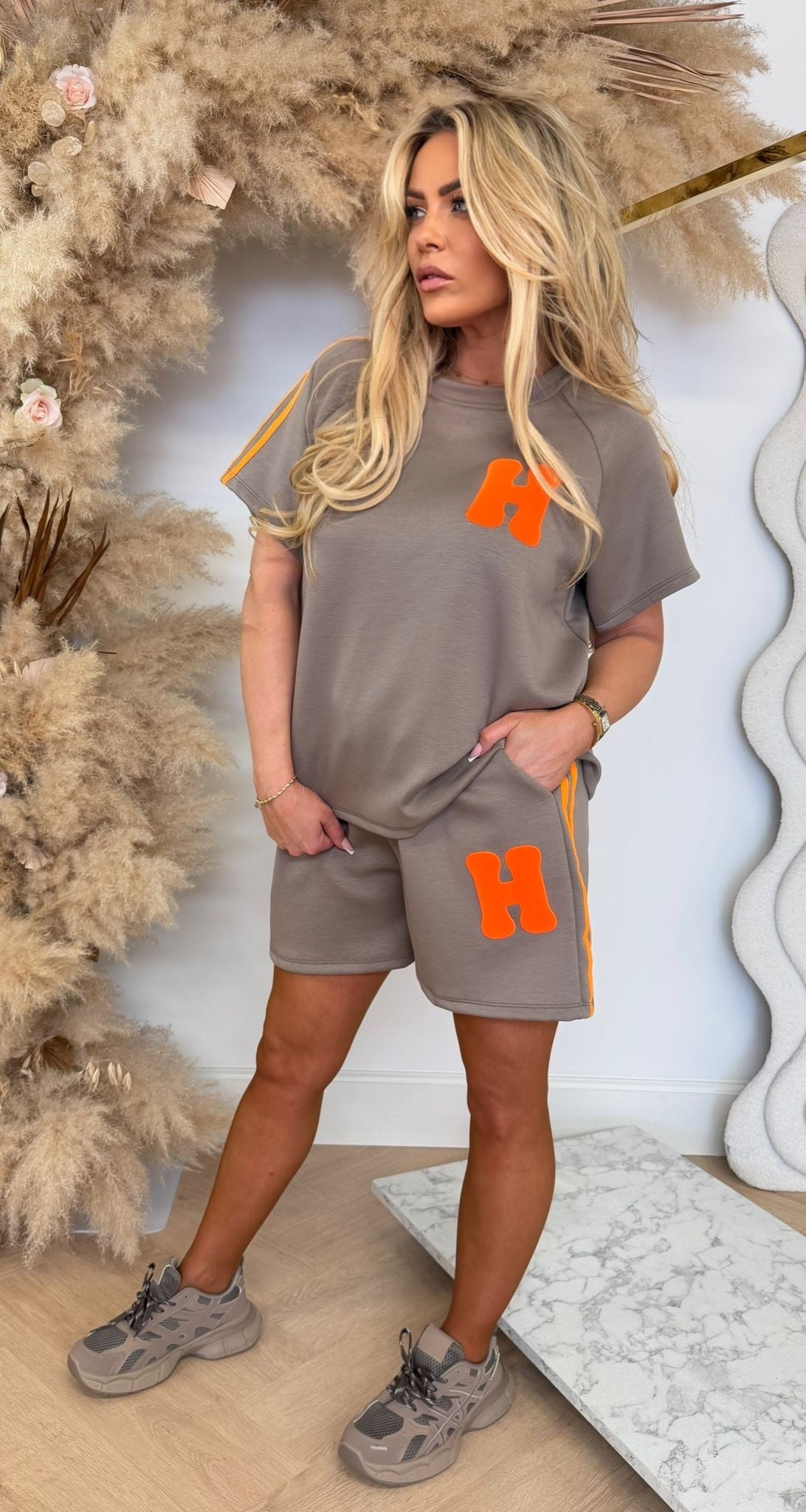 H SET TAUPE