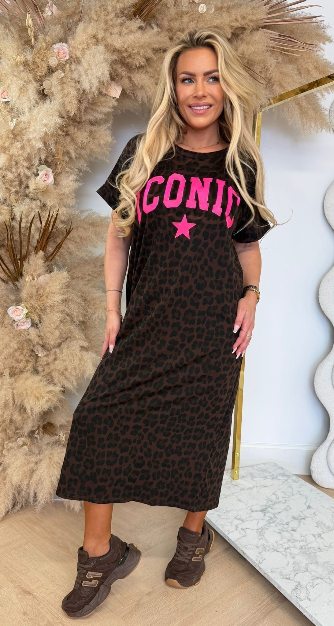 NAYLA ICONIC STAR LEO DRESS CHOCO