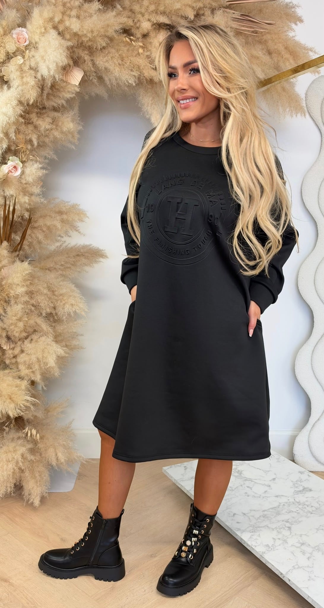 THE FINISHING TOUCH LONG DRESS BLACK