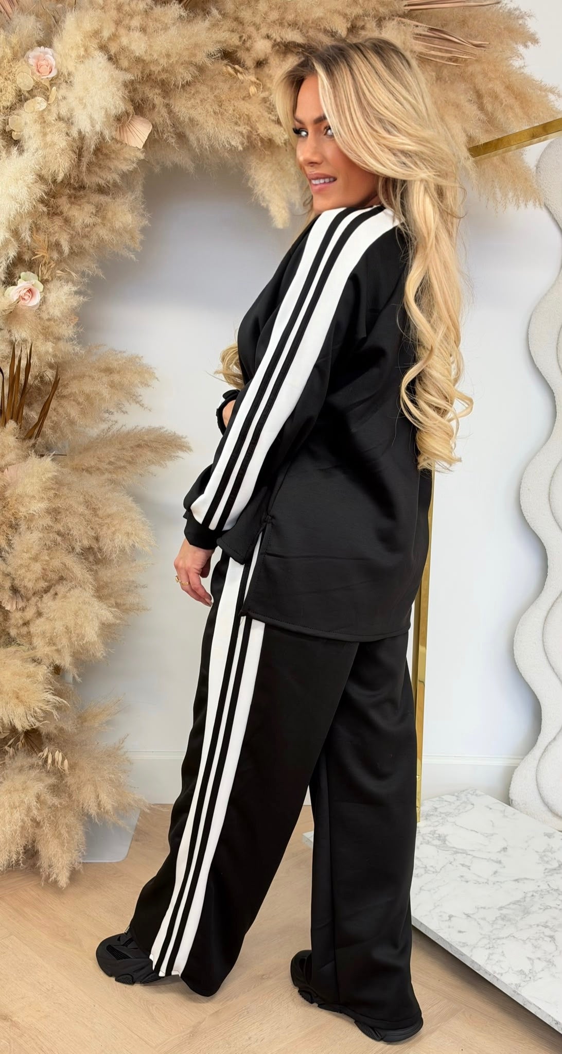 ADI STRIPE SET BLACK