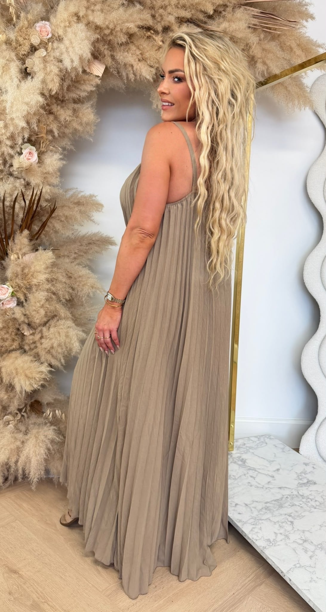 LEONIE PLISSE DRESS TAUPE