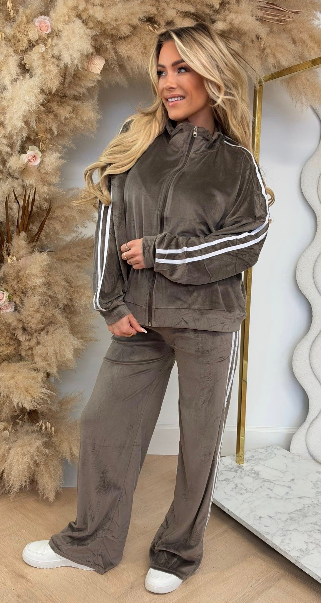 STRAIGHT LEG STRIPE VELVET SET 1021 TAUPE