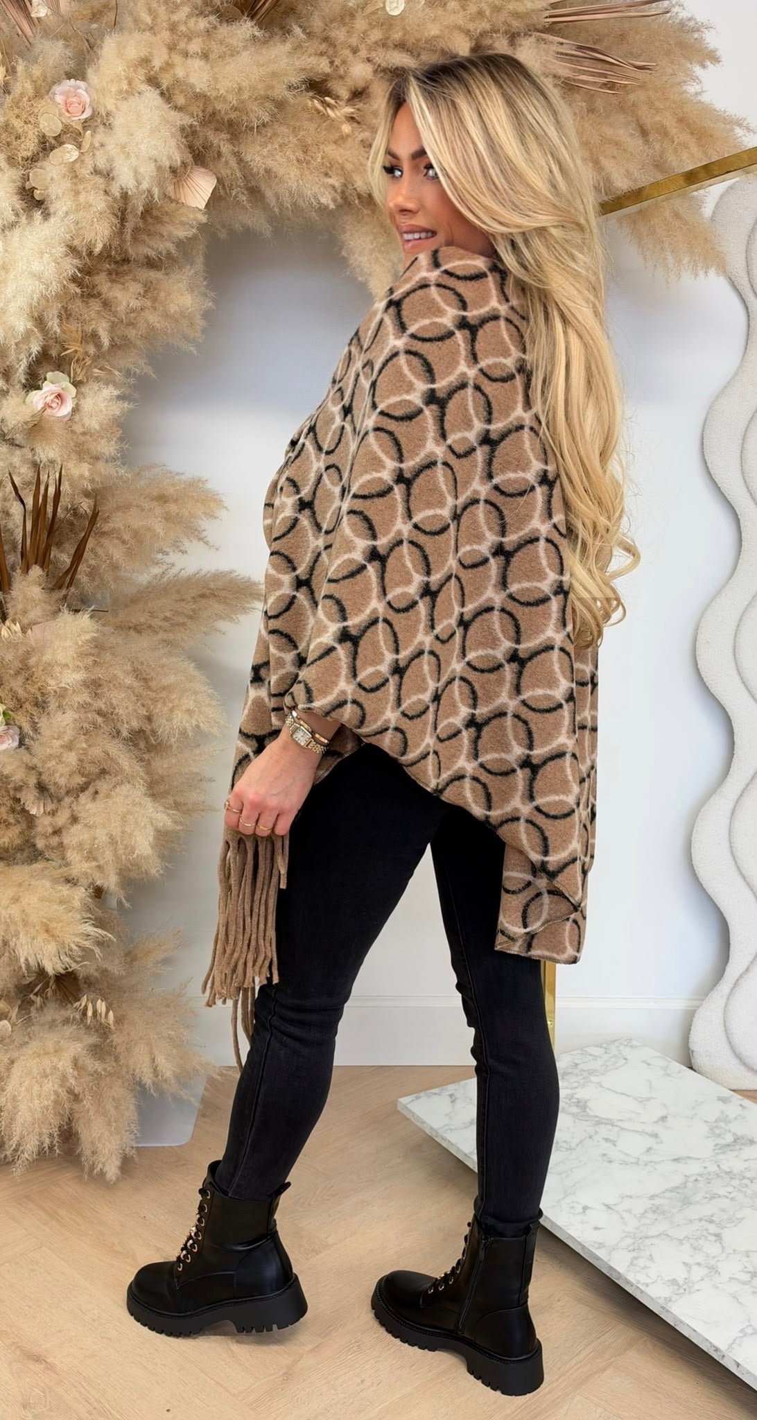 CIRCLE PRINT OMSLAG PONCHO CAMEL