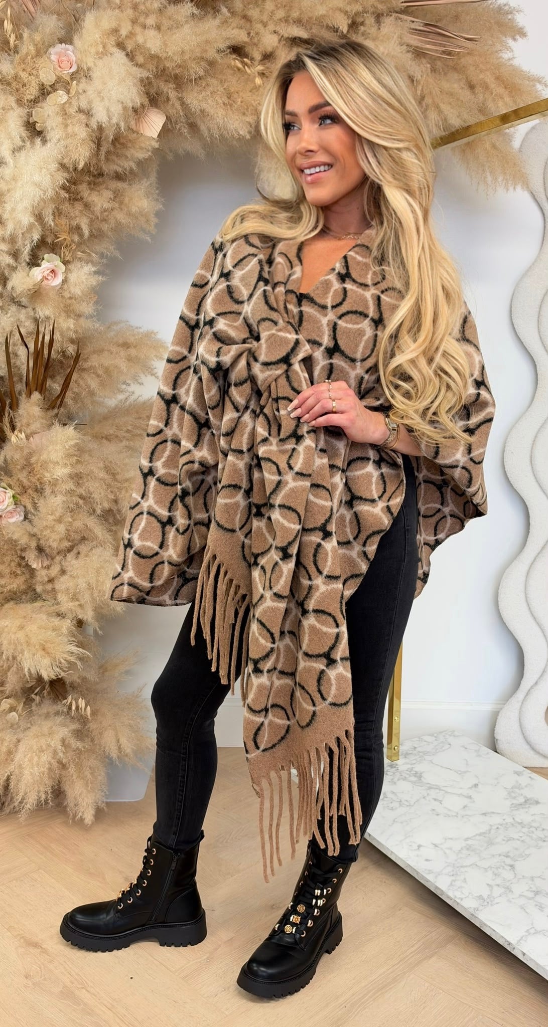 CIRCLE PRINT OMSLAG PONCHO CAMEL