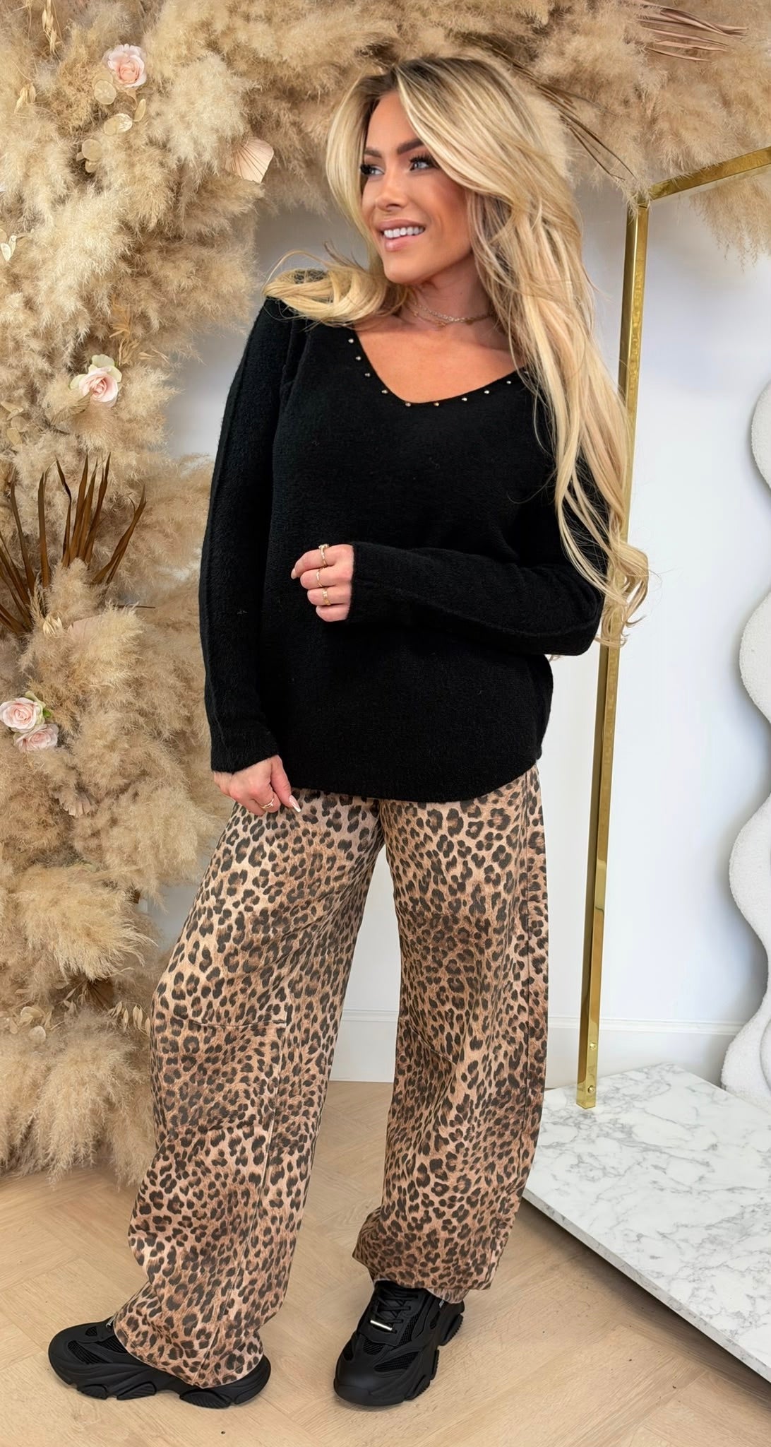 SAAR STUDS SOFT TOP BLACK