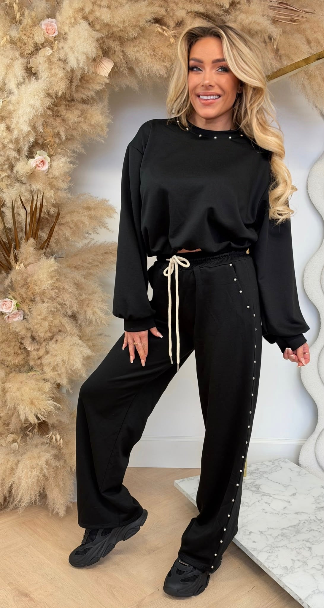 JULIE STUDS DETAIL SET BLACK