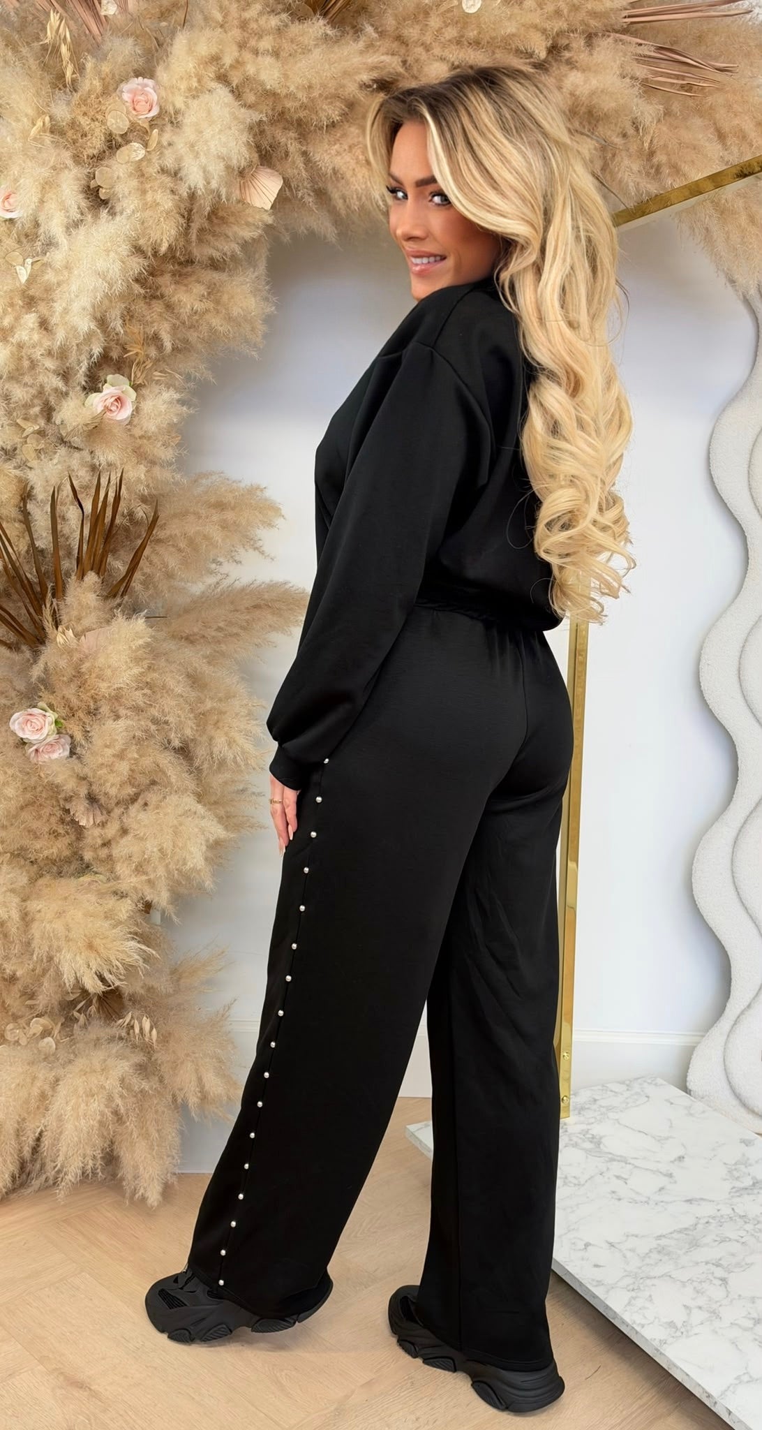 JULIE STUDS DETAIL SET BLACK