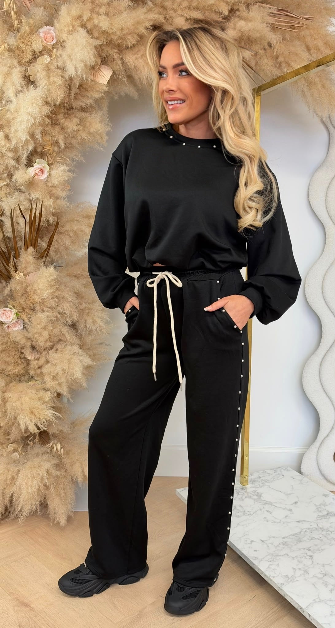 JULIE STUDS DETAIL SET BLACK