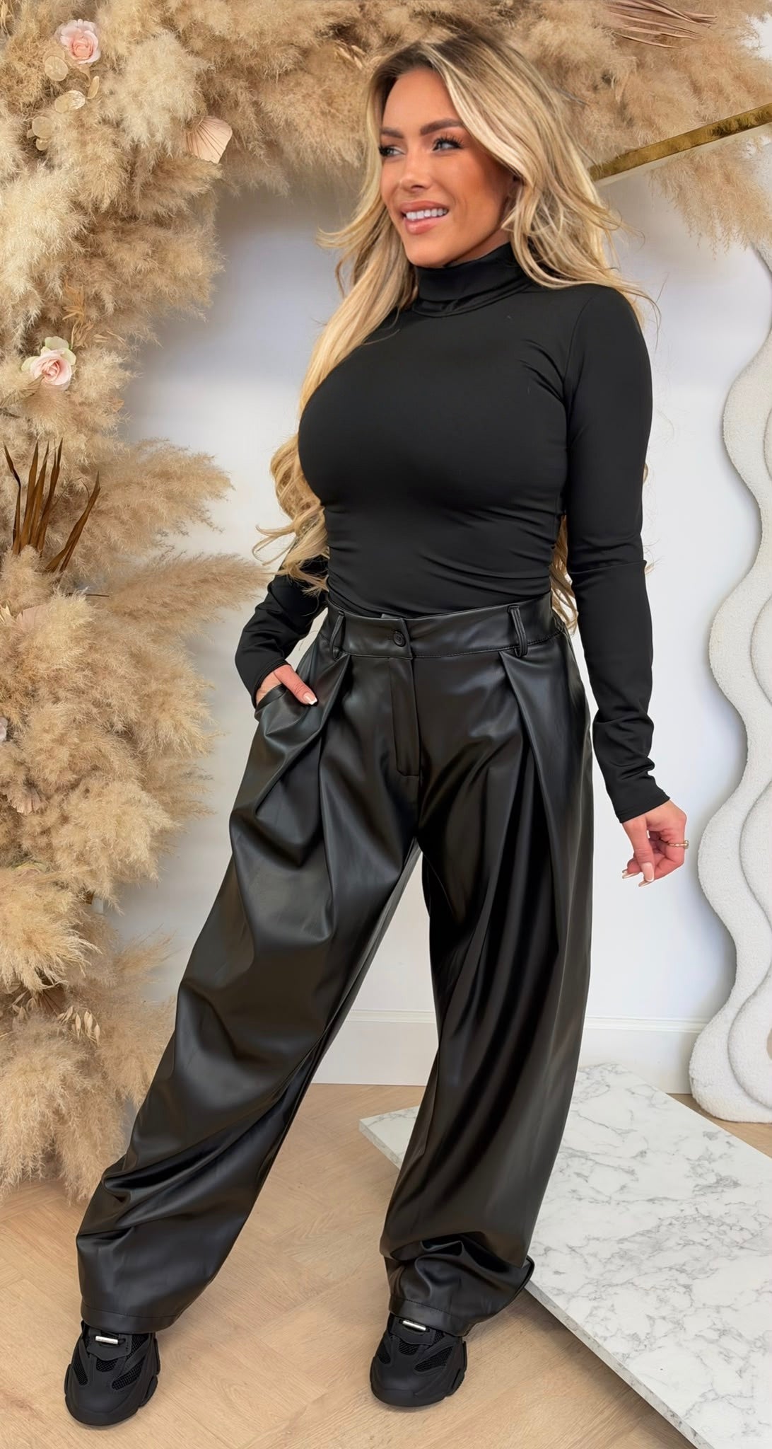 JASMIJN BASIC KOL TOP BLACK