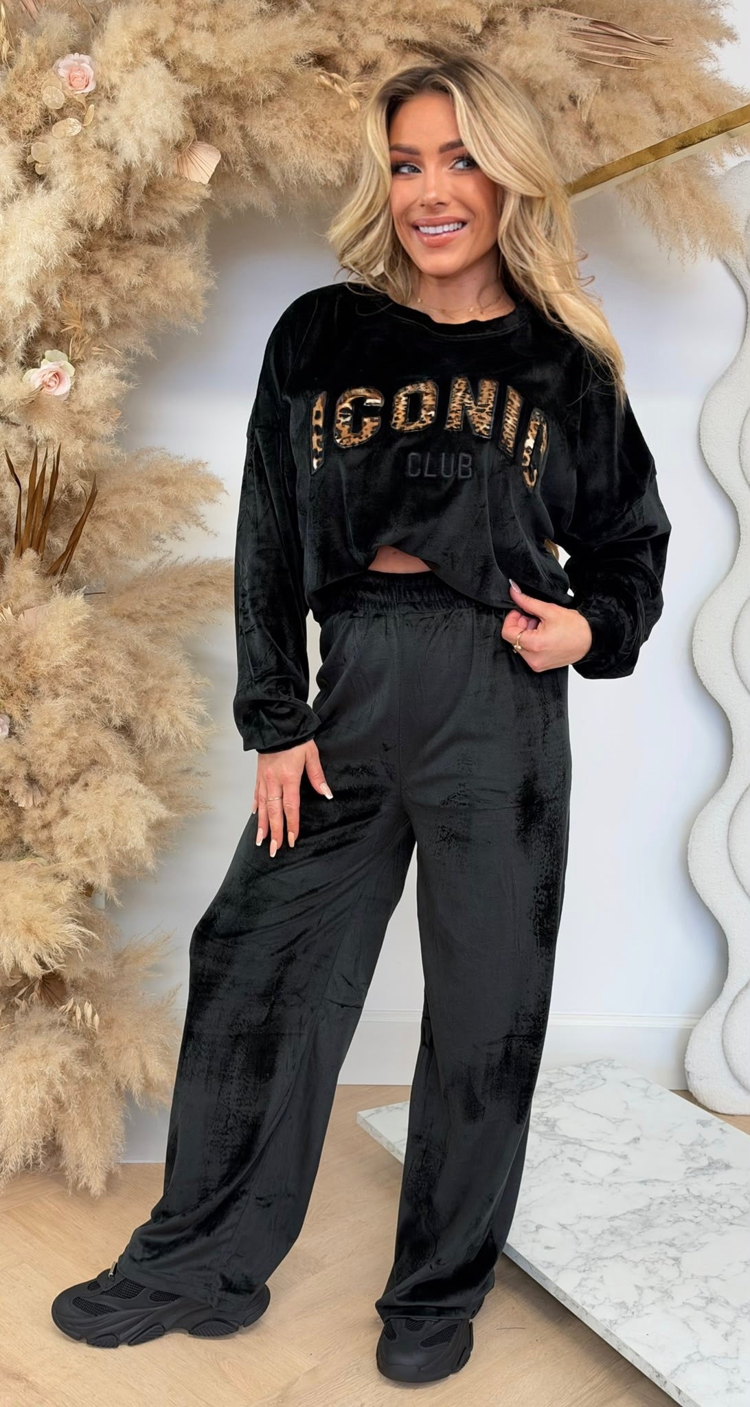 ICONIC LEO VELVET SET 1069 BLACK