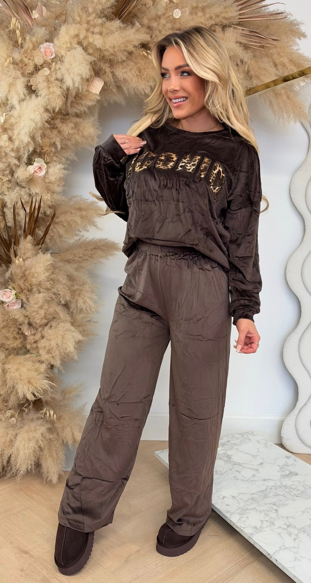 ICONIC LEO VELVET SET 1069 CHOCO