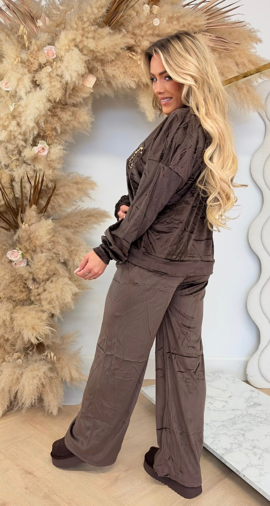 ICONIC LEO VELVET SET 1069 CHOCO