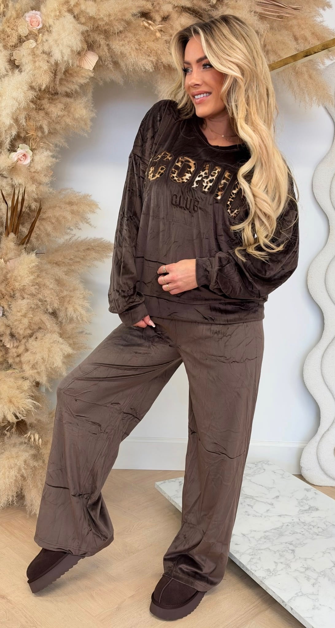ICONIC LEO VELVET SET 1069 CHOCO