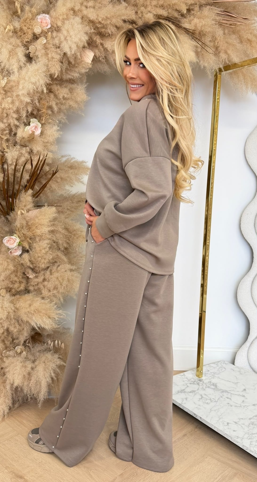 LOLA STUD SET TAUPE