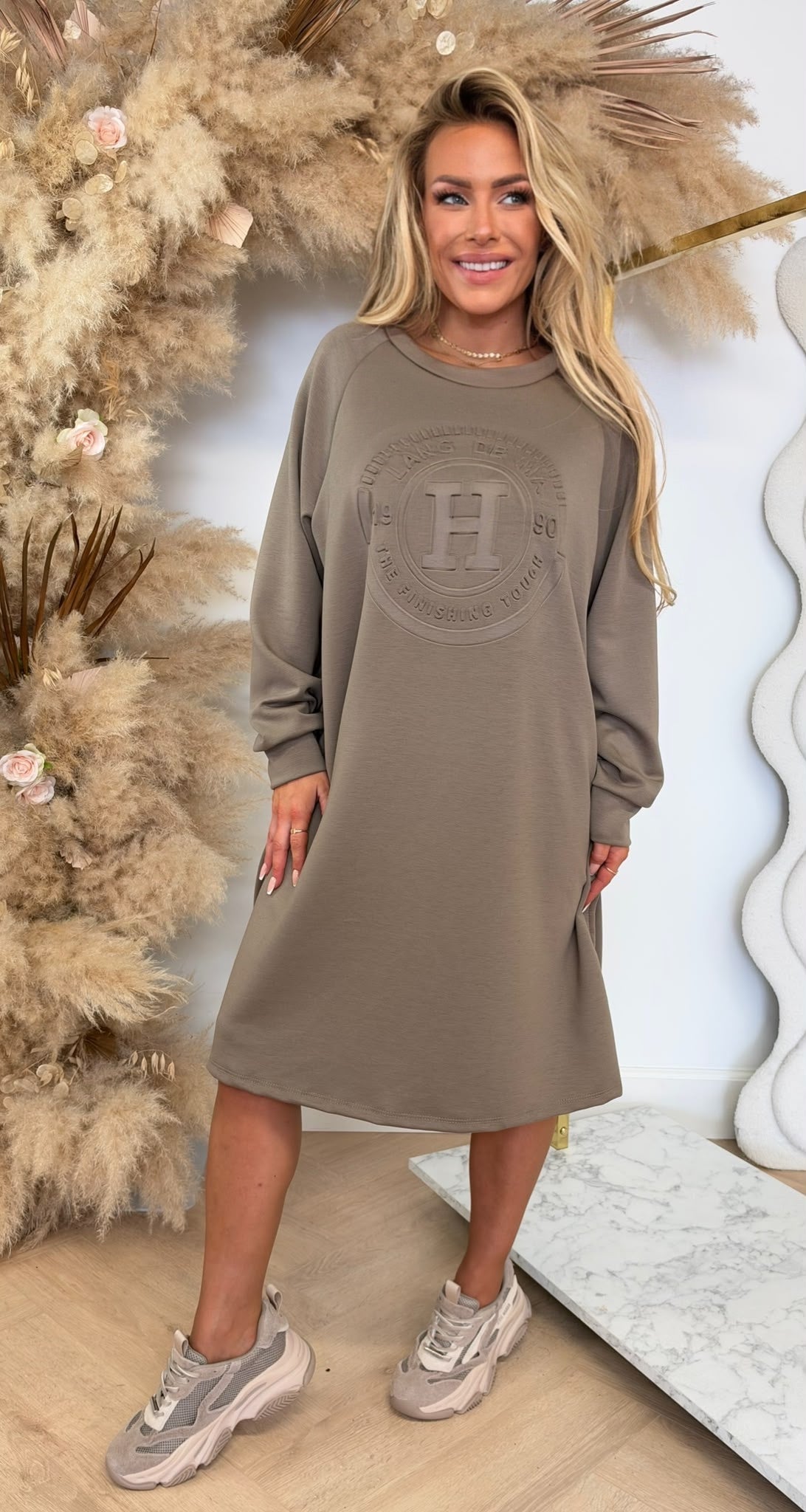 THE FINISHING TOUCH LONG DRESS TAUPE