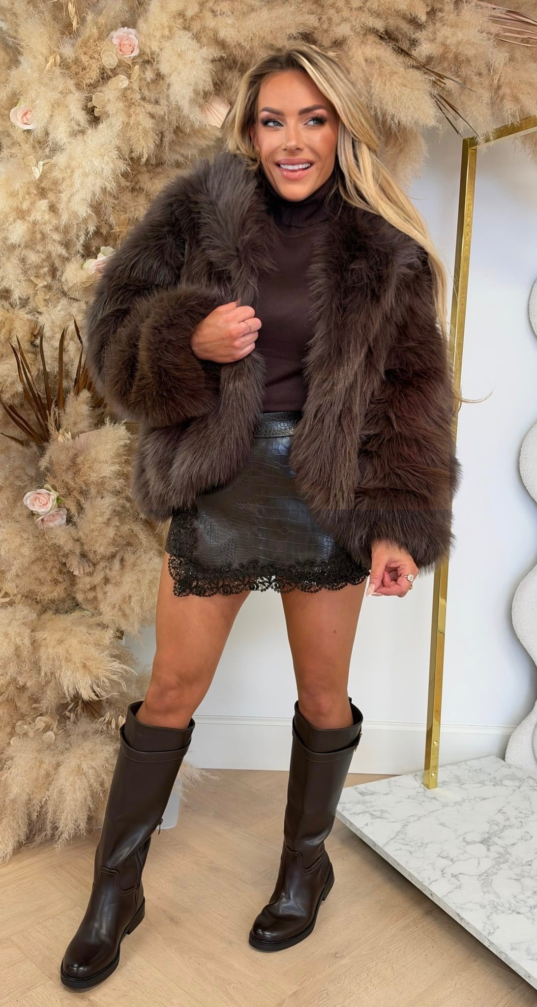 HAIRY CAPUCHON COAT COFFEE