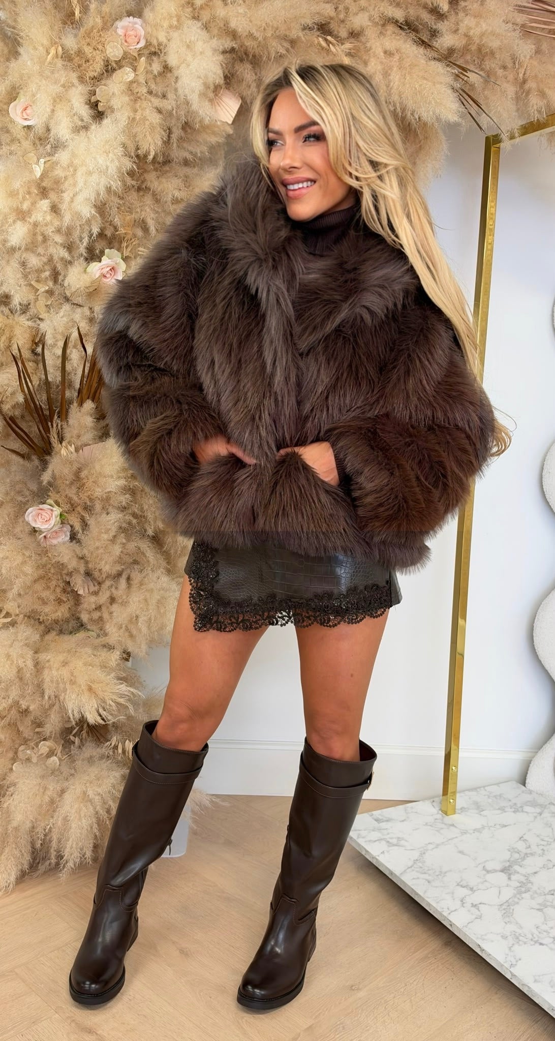 HAIRY CAPUCHON COAT COFFEE