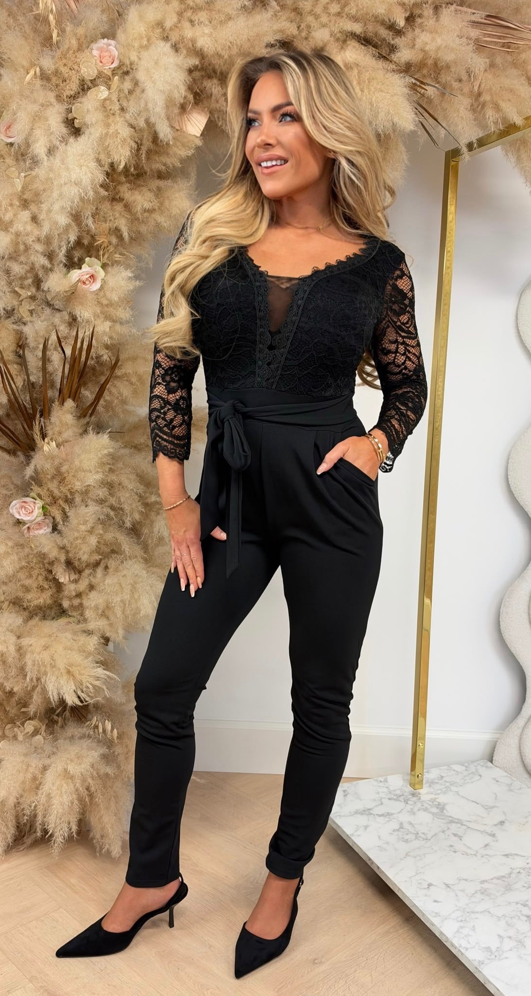 HANNAH LACE CUP JUMPSUIT BLACK