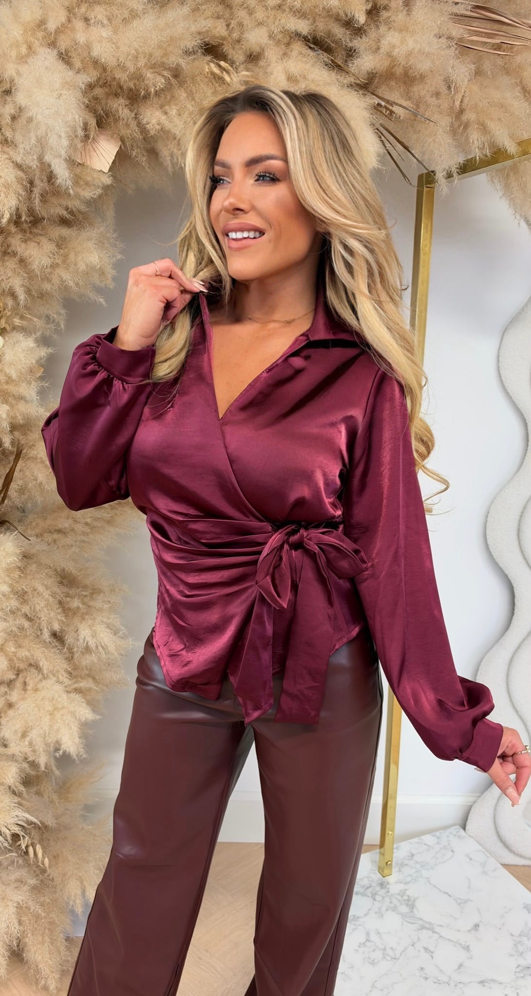 ELIZA SATIN BOW BLOUSE BORDEAUX