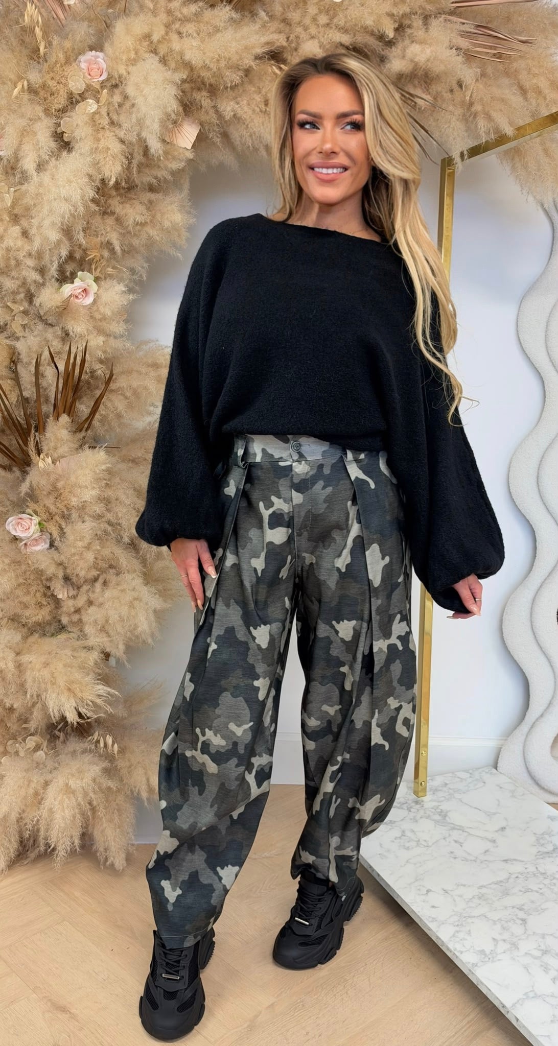 LOES BALLOON SLEEVE SWEATER BLACK