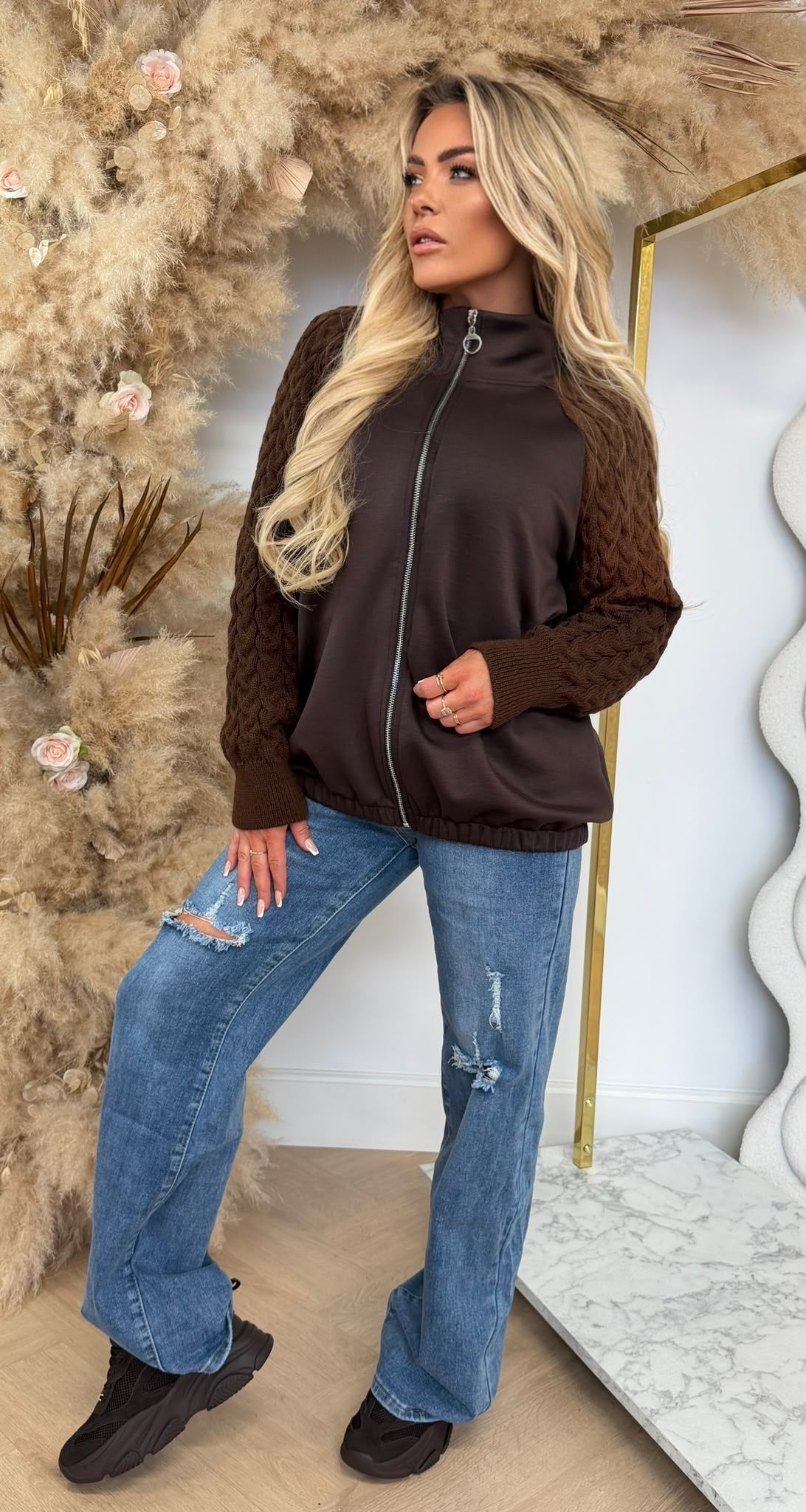 AMIKA KNITTED SLEEVE VEST BROWN