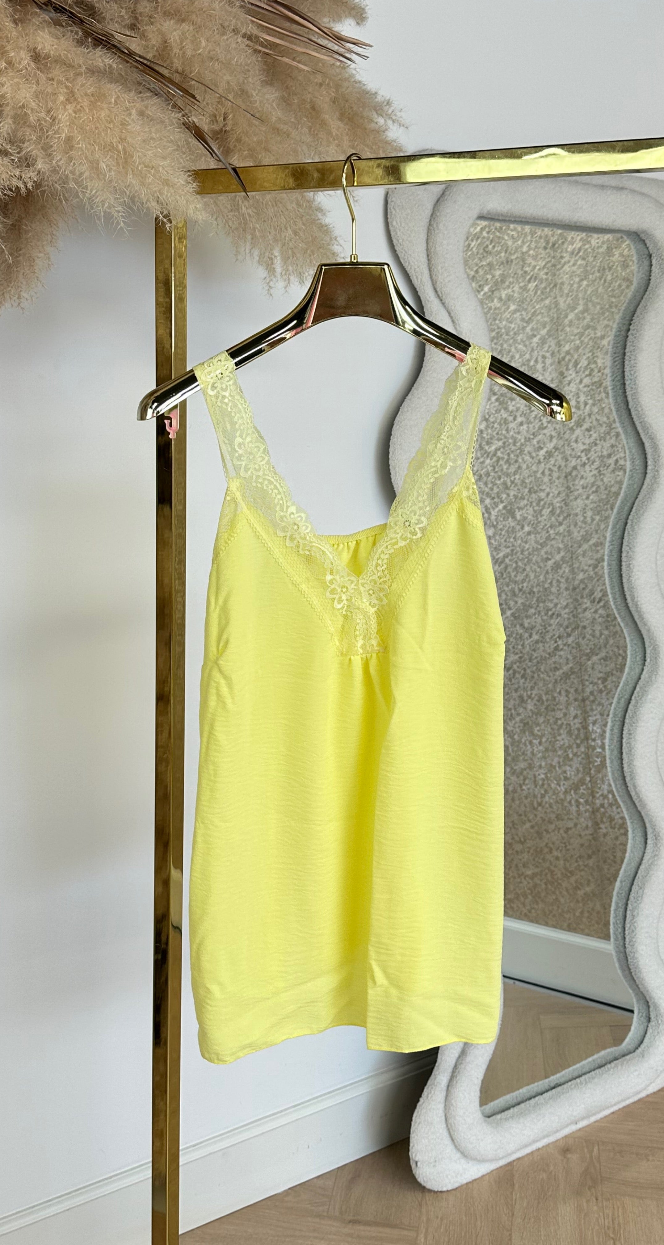 MILS ELEGANT LACE TOP YELLOW