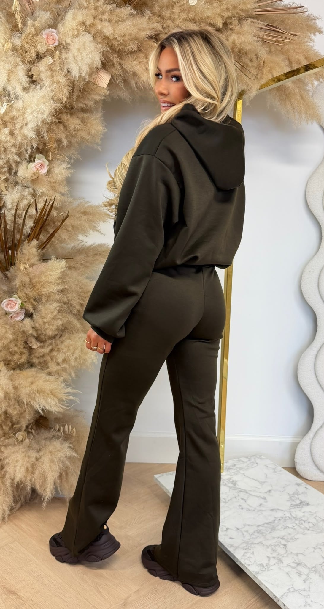 CROPPED HOODIE LOUNGE SET CHOCO