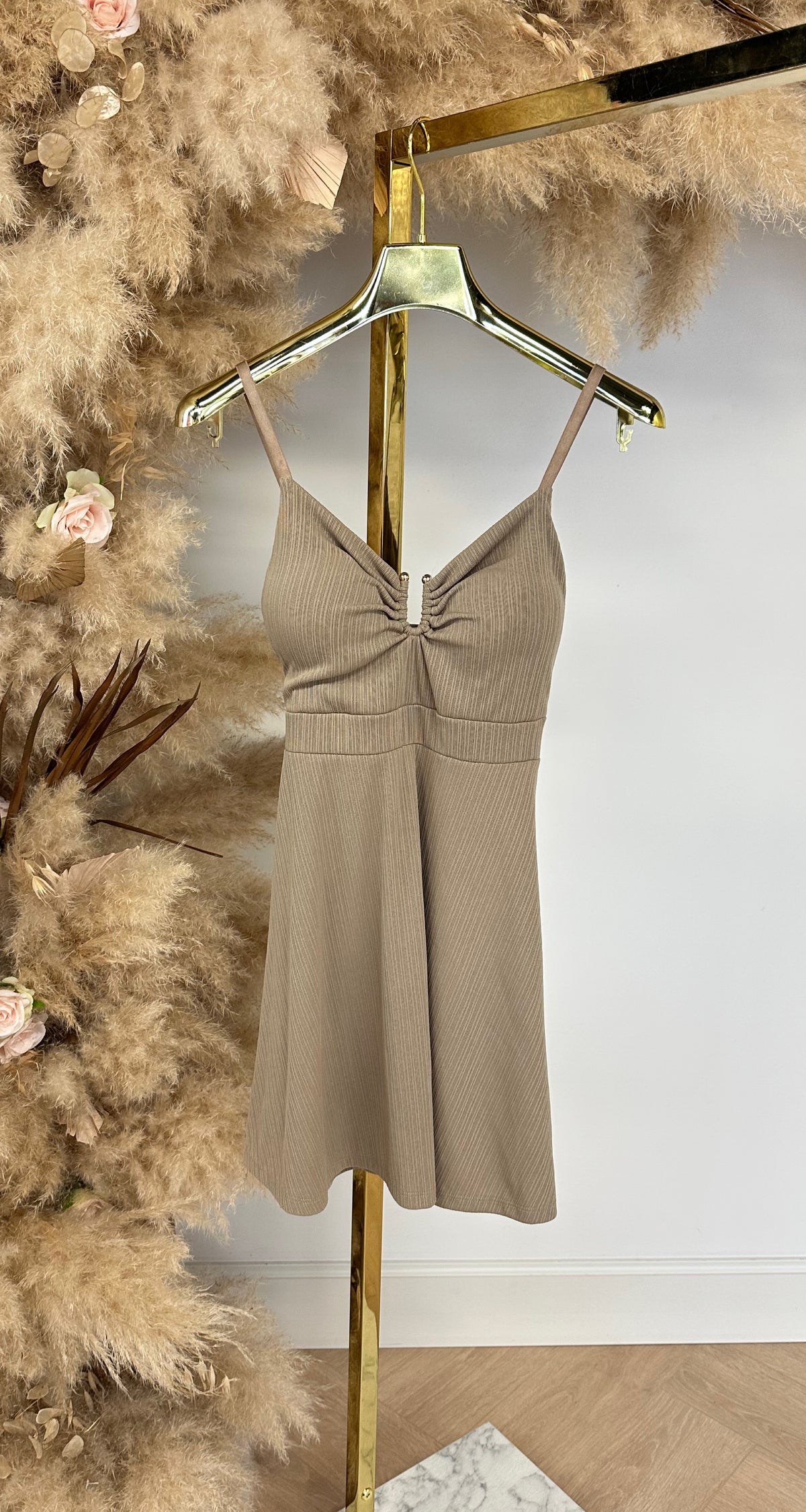 JAMY BUCKLE DRESS TAUPE