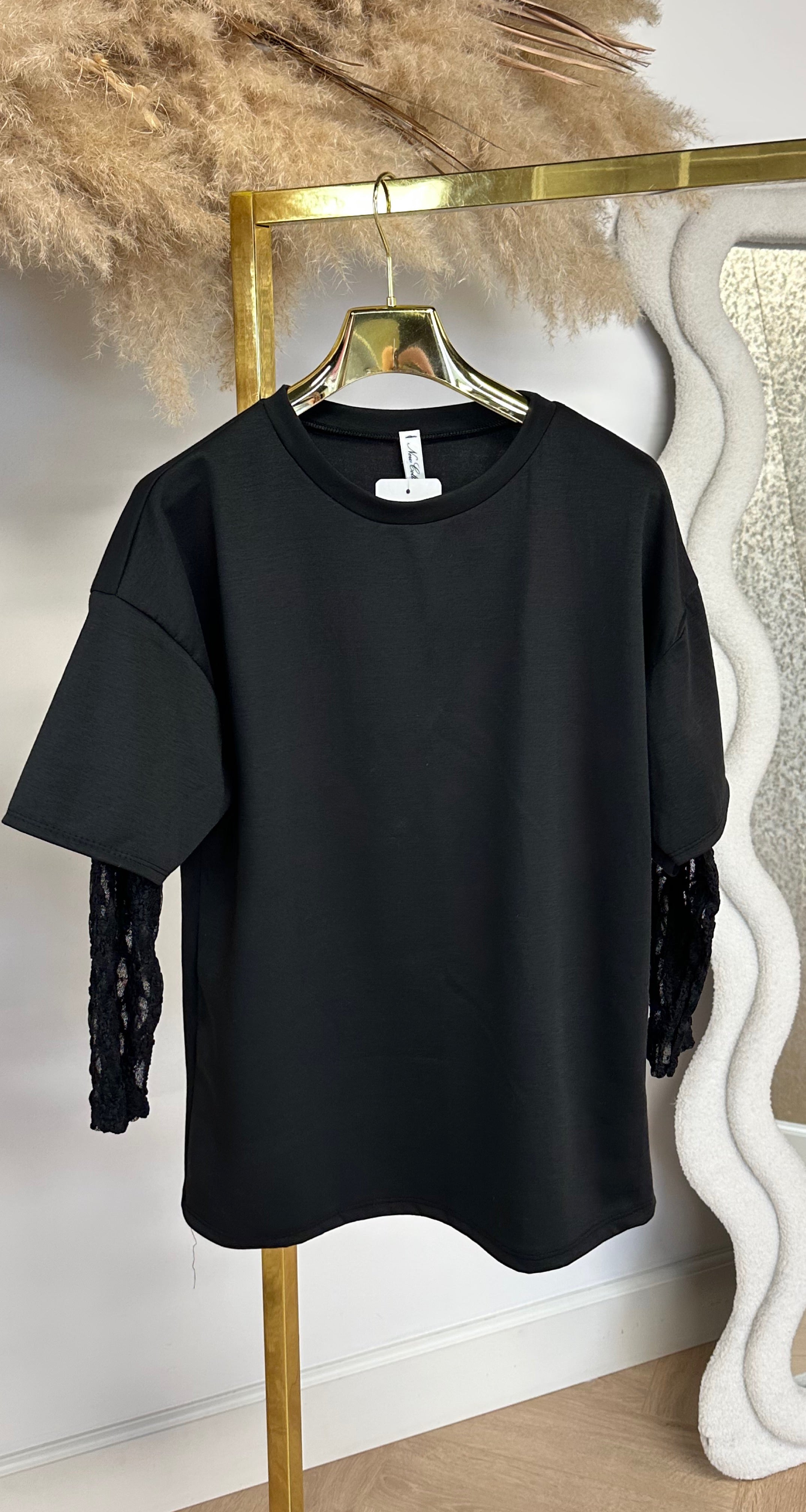 MEGAN LACY TEE BLACK
