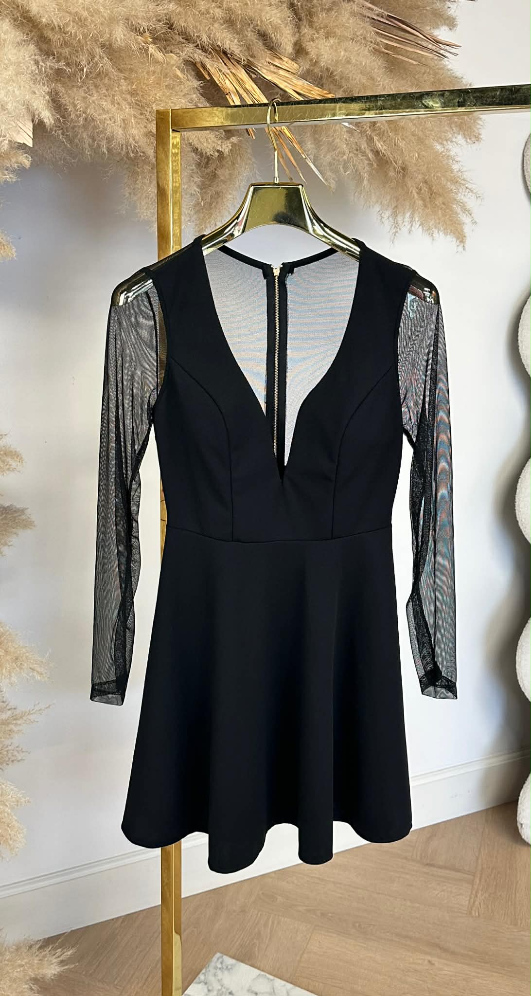 MESH V PEPLUM DRESS BLACK – thestorewoerden