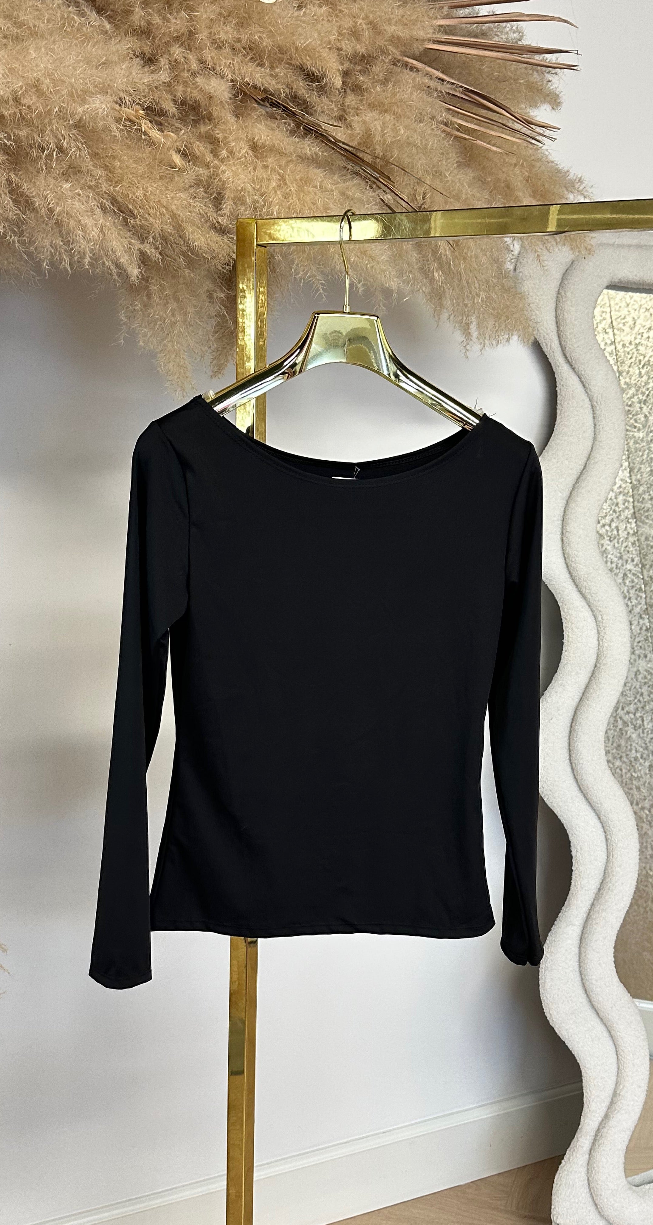 RIA STRETCH TOP BLACK