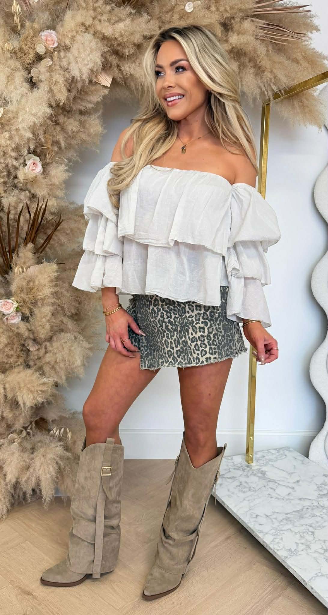RUFFLE OFF SHOULDER TOP LIGHTBEIGE
