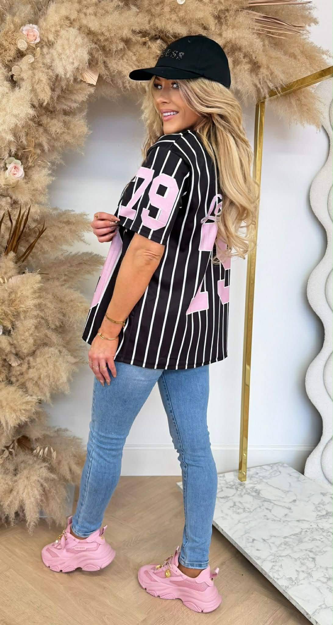 STRIPE V LA SHIRT BLACK