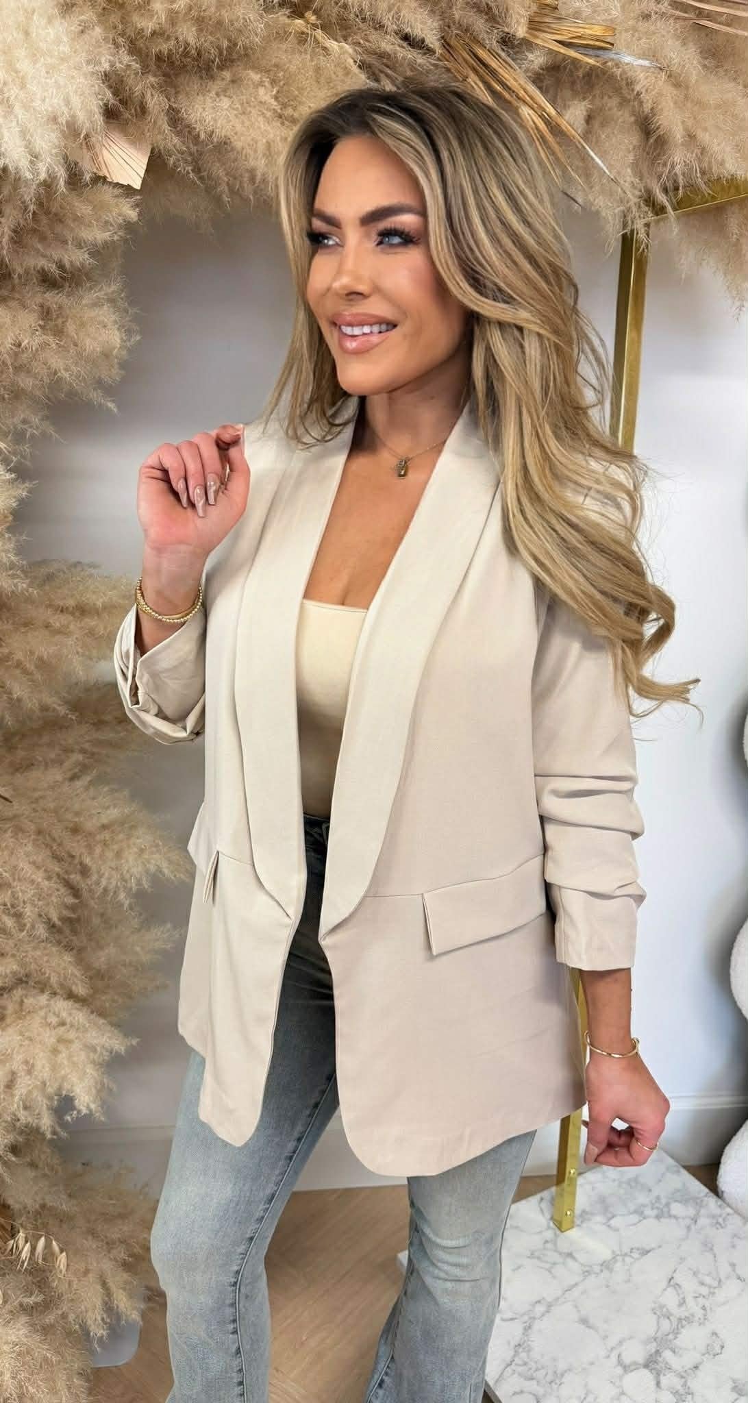 BRIANNA CROPPED ÄRMEL BLAZER BEIGE