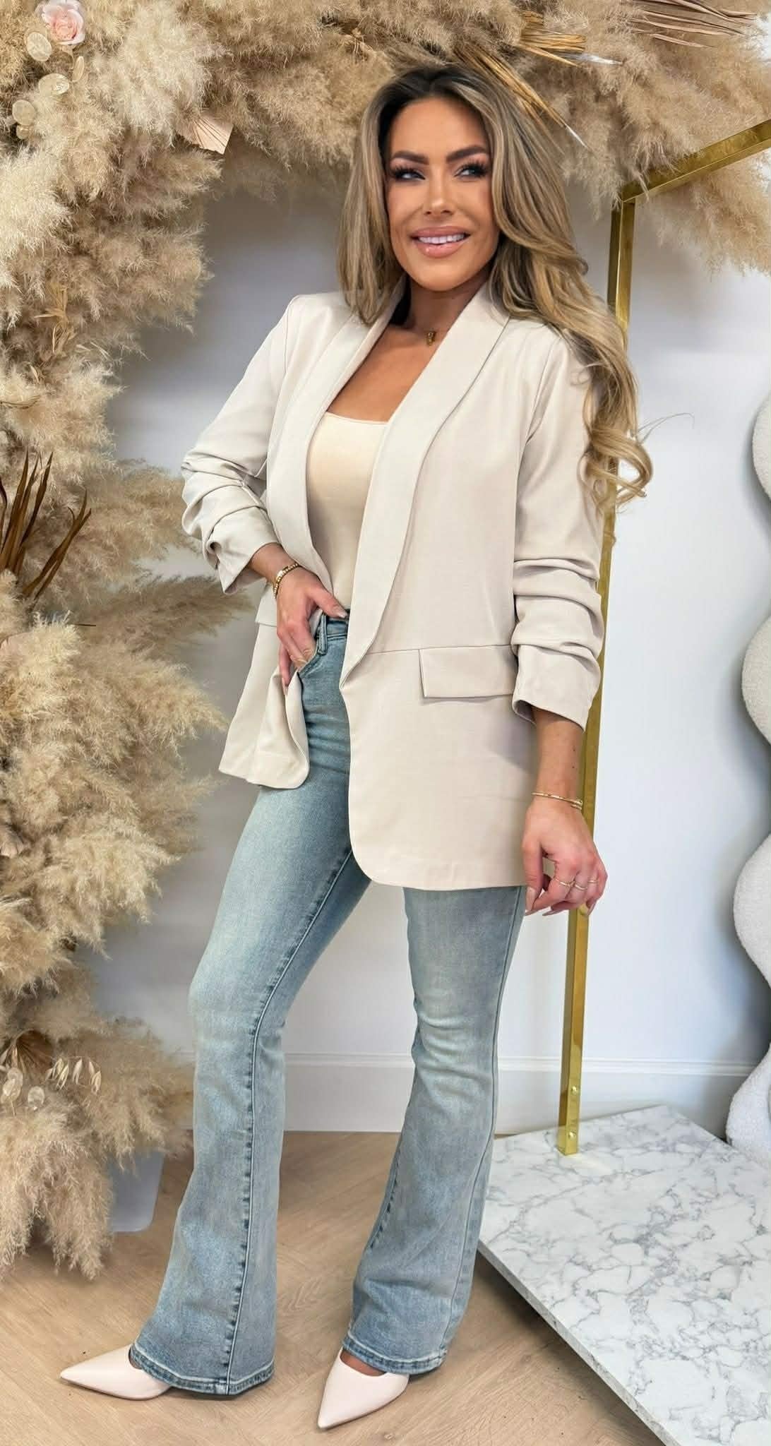 BRIANNA CROPPED ÄRMEL BLAZER BEIGE