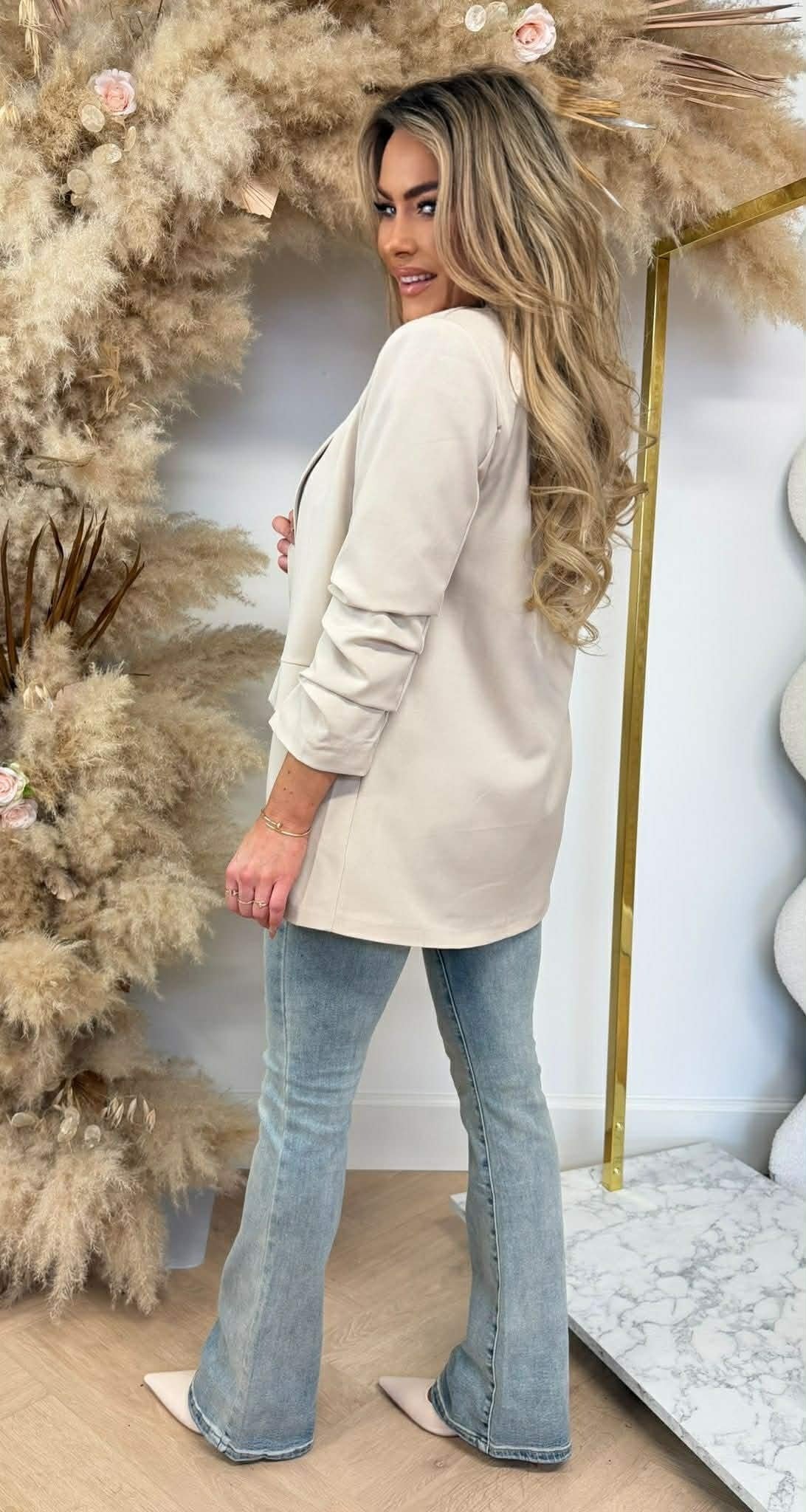 BRIANNA CROPPED ÄRMEL BLAZER BEIGE