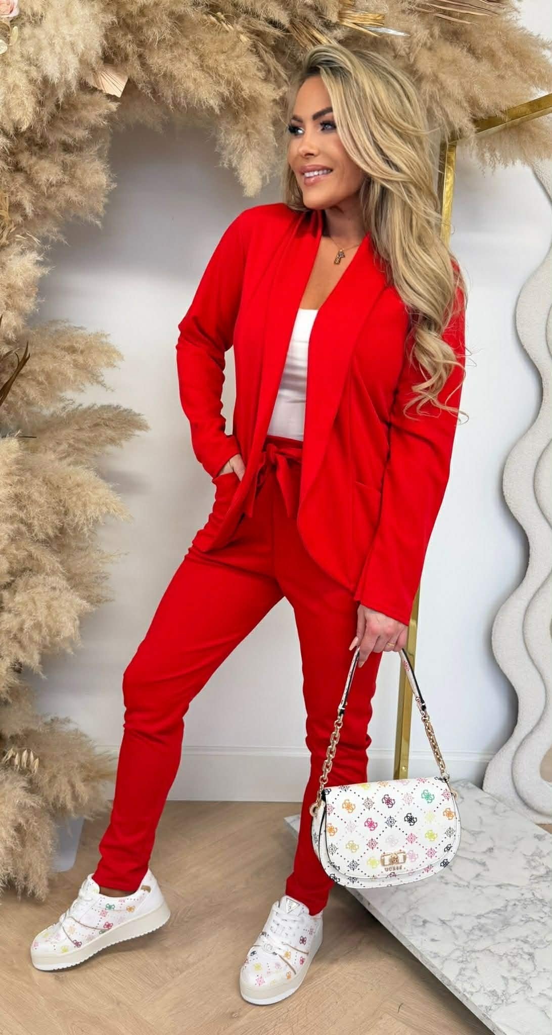 COSTUME CHIC ROUGE