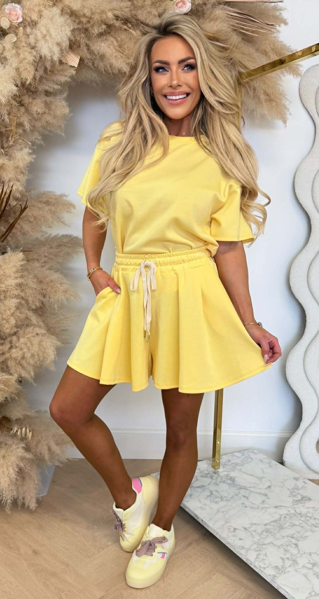 DIAN SETJE YELLOW
