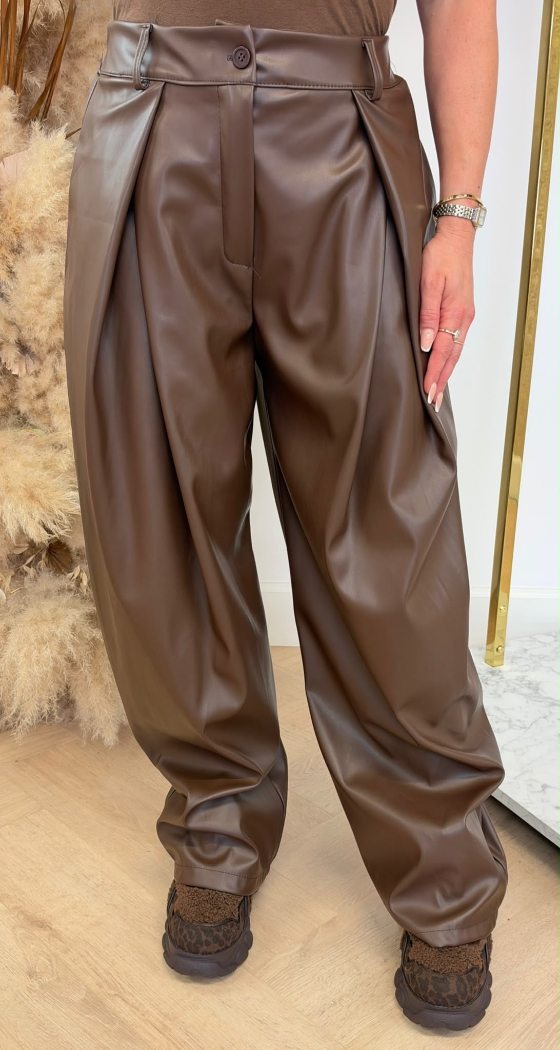 LEATHER LOOK BALLOON PANTS CHOCO