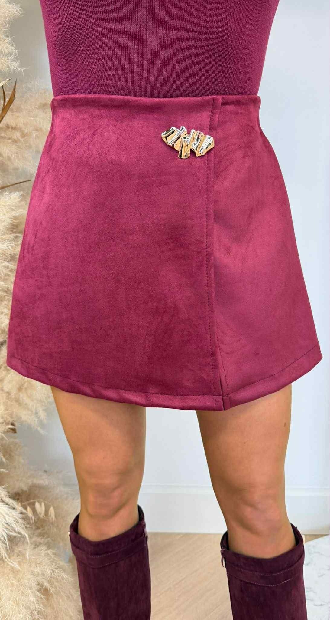 GOLDEN DETAIL SUEDINE SKORT BORDEAUX