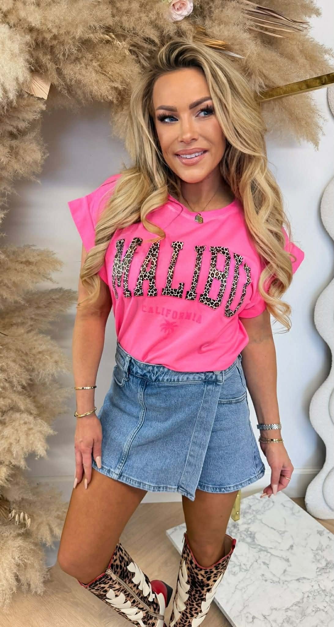 MALIBU LEOPARD TEXT SHIRT 690010-137 NEONPINK