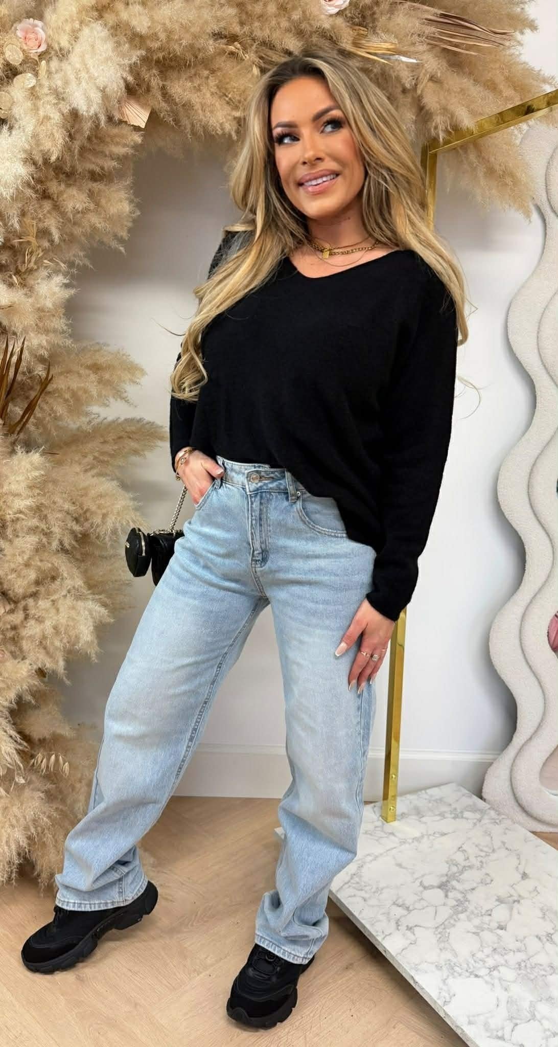 MINDY SOFT V TOP BLACK